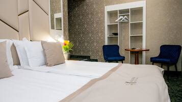 Desk, laptop workspace, soundproofing, free WiFi