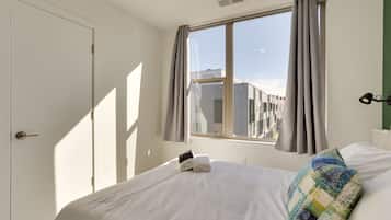 3 bedrooms, laptop workspace, iron/ironing board, bed sheets