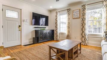 House (1 Bedroom) | Interior