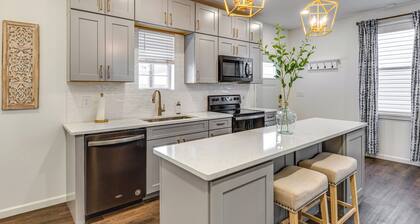 Chic Indianapolis Home w/ Patio < 2 Mi to Downtown