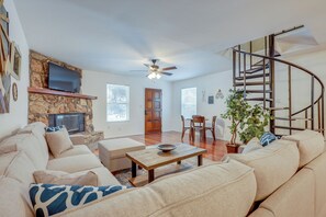 Front of property - Mountainside Bliss: Red River Getaway w/ Fireplace (Red River)