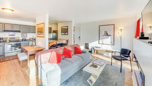A modern apartment with a living room, kitchen, and dining area. - Ketchum Vacation Rental - Hike, Ski & Explore! (Ketchum)