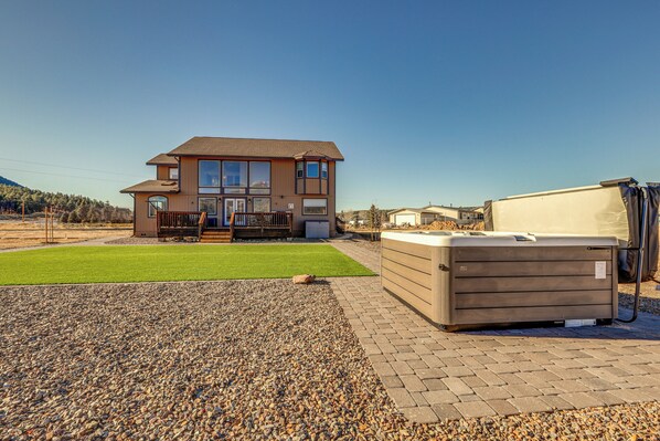 House (4 Bedrooms) | Front of property