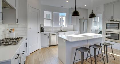 Modern Downtown Provo Townhome w/ Balcony!