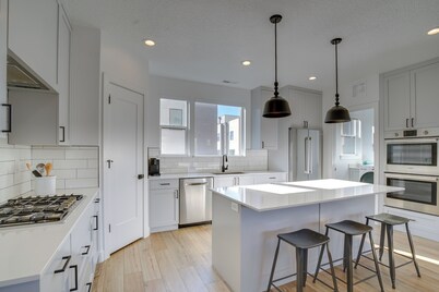 Modern Downtown Provo Townhome w/ Balcony!