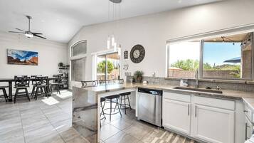 House (3 Bedrooms) | Interior