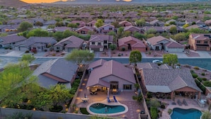 A residential area with houses, a swimming pool, and a mountain backdrop. - Gold Canyon Superstition Foothills Retreat w/ Pool (Gold Canyon)