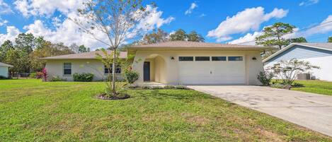 House (4 Bedrooms) | Front of property