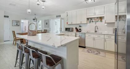 Bikes, Yard & Fire Pit at Upscale Lecanto Home!