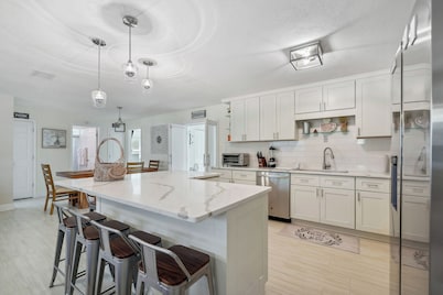 Bikes, Yard & Fire Pit at Upscale Lecanto Home!