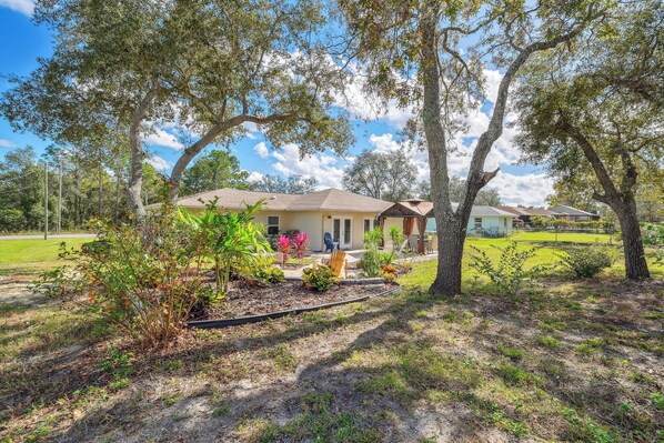 House (4 Bedrooms) | Interior - Bikes, Yard & Fire Pit at Upscale Lecanto Home! (Lecanto)