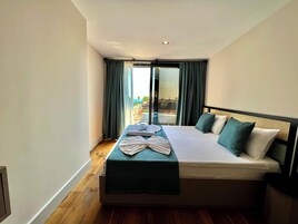 高档床上用品、客房内保险箱、熨斗/熨板、免费 WiFi