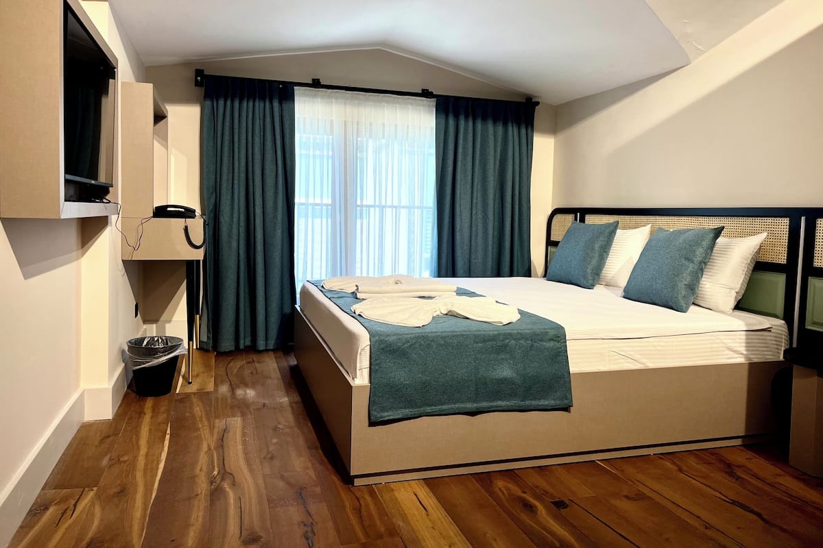 Sengetøy av topp kvalitet, safe på rommet og strykejern/-brett