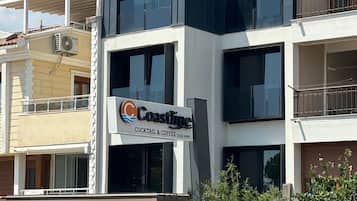 Vista frontal de la propiedad