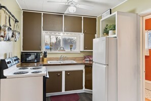 Casa (2 Bedrooms) | Cocina privada | Papel de cocina