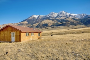 Interior - Yellowstone Lodge w/ Game Room & Panoramic Views (Pray)