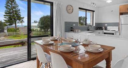 The Summer Pad - Omaha Holiday Home