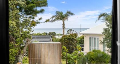 The Summer Pad - Omaha Holiday Home