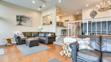 TV, konsol video game, dan buku