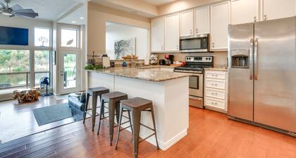 Lakefront Townhome in Pottsboro: Pets Welcome!