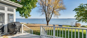 Lakefront Edgerton Cottage w/ Deck & Grill!