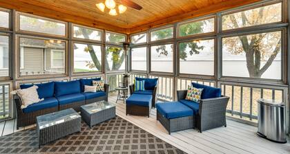 Lakefront Edgerton Cottage w/ Deck & Grill!