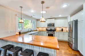 Cottage (3 Bedrooms) | Interior - Lakefront Edgerton Cottage w/ Deck & Grill! (Edgerton)