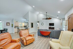 House (3 Bedrooms) | Interior