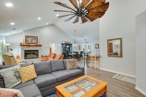 House (3 Bedrooms) | Interior - Holly Lake Retreat w/ 3 Community Pools & Yard (Hawkins)