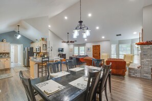 House (3 Bedrooms) | Interior
