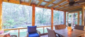 Welcoming Brandon Home w/ Pool & Screened-in Deck