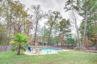 Welcoming Brandon Home w/ Pool & Screened-in Deck