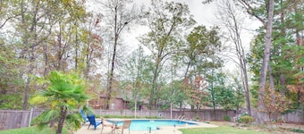 Welcoming Brandon Home w/ Pool & Screened-in Deck