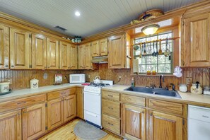 House (2 Bedrooms) | Interior