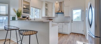 Jonestown Retreat w/ Deck: 6 Mi to Lake Travis!