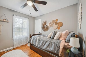 Interior - Vine Grove Home w/ Deck, 4 Mi to Saunders Springs! (Vine Grove)