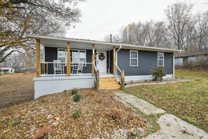 House (3 Bedrooms) | Interior - Vine Grove Home w/ Deck, 4 Mi to Saunders Springs! (Vine Grove)