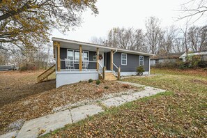 House (3 Bedrooms) | Interior - Vine Grove Home w/ Deck, 4 Mi to Saunders Springs! (Vine Grove)