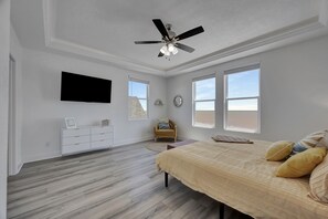 5 bedrooms, iron/ironing board, WiFi, bed sheets