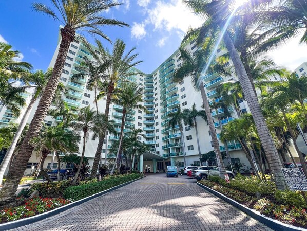 Exterior - Beachfront Apt | Tides Hollywood 5th Floor + Pool (Hollywood)