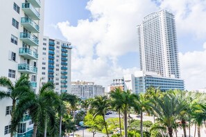 Exterior - Beachfront Apt | Tides Hollywood 5th Floor + Pool (Hollywood)
