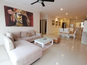 Appartement, plusieurs lits (Sabbia 2310- 3bedrooms all in suite) | Coin séjour