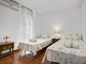 2 bedrooms, iron/ironing board, WiFi, bed sheets