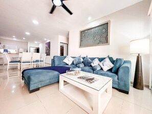 アパートメント ベッド (複数台) (Sabbia 2201- 3 bedrooms all-in suite) | リビング エリア