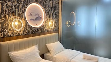 Escritorio, sistema de insonorización, wifi gratis y ropa de cama