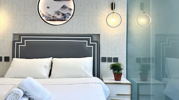 Escritorio, sistema de insonorización, wifi gratis y ropa de cama