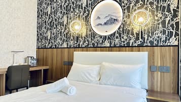 Escritorio, sistema de insonorización, wifi gratis y ropa de cama
