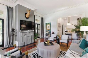 Unclassified image, 3 of 63, button