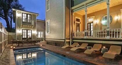 12BR Contemporary Savannah Retreat | Forsyth Park