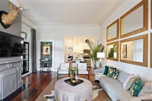 Smart TV, offices - Large Contemporary Savannah Retreat | Near Forsyth Park (Savannah)